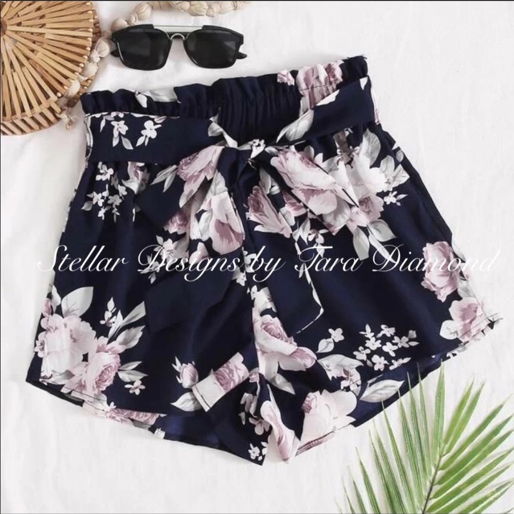 ‼️CLOSET CLOSING‼️SIZE S High-Waisted Floral Shorts W/Belt